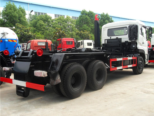 東風(fēng)天龍后雙橋16方鉤臂式垃圾車(chē) 東風(fēng)天龍后雙橋16方鉤臂式垃圾車(chē)