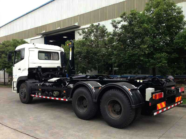 東風(fēng)天龍后雙橋16方鉤臂式垃圾車(chē) 東風(fēng)天龍后雙橋16方鉤臂式垃圾車(chē)