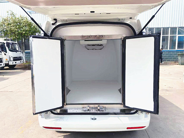 長(zhǎng)安V3面包冷藏車