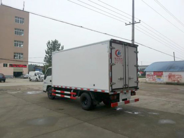 江鈴4.15米貨廂單排冷藏車 江鈴4.15米貨廂單排冷藏車