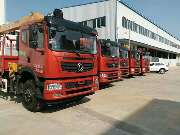 東風征夢后八輪8.5米隨車吊 東風征夢后八輪8.5米隨車吊