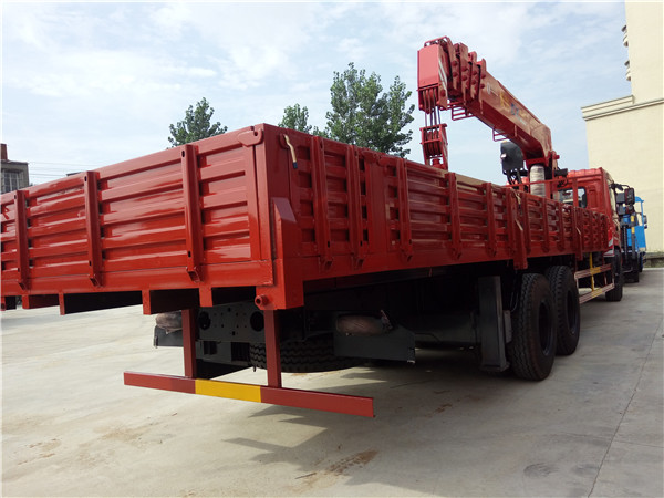 東風后雙橋隨車吊