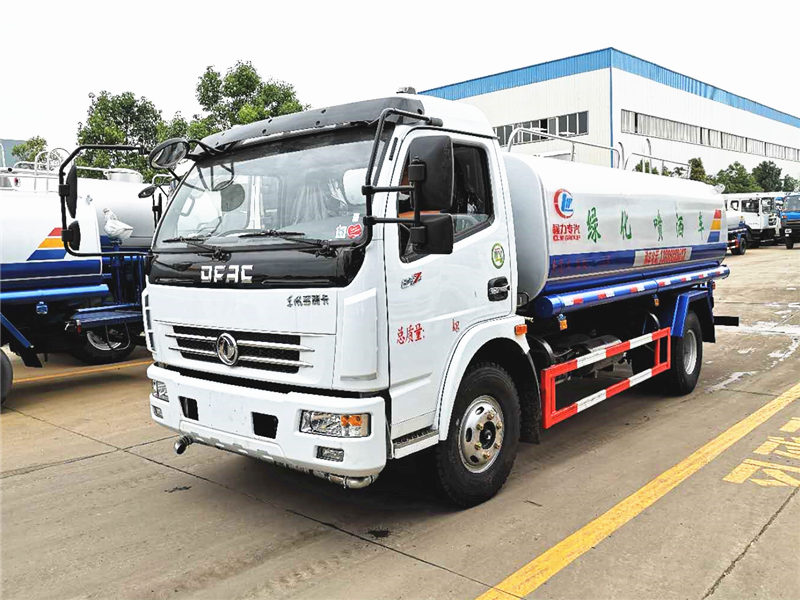 東風(fēng)多利卡D7灑水車(chē)