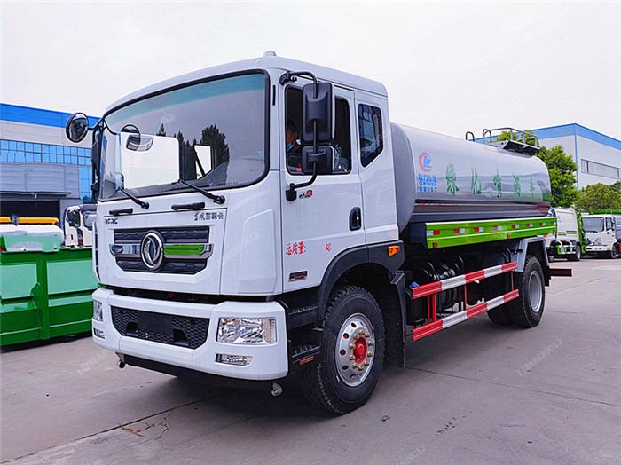 東風多利卡D9灑水車