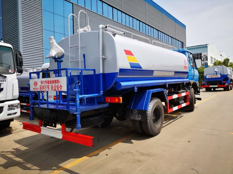 東風145/153灑水車