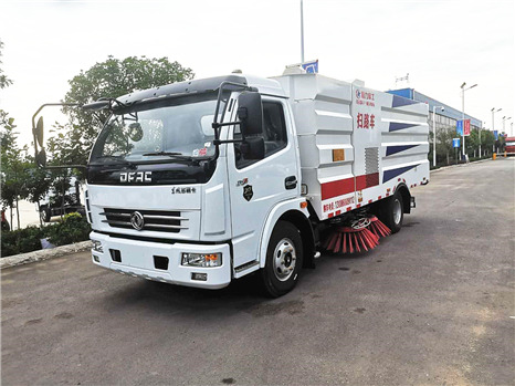 東風(fēng)多利卡D7掃路車軍工產(chǎn)品發(fā)河北張家口！