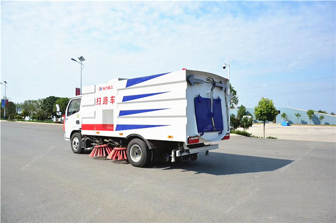 東風多利卡D6掃路車